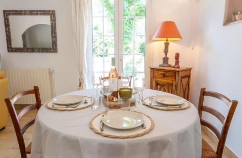 Les Sablettes Villa | House in Sablettes with Garden & Parking
