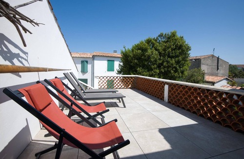 Le Bois-Plage-en-Re Villa | House LES BURONS .