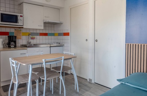 Mortiers House | House 'Les Roses De Jonzac' with private pool, private terrace, and Wi-Fi