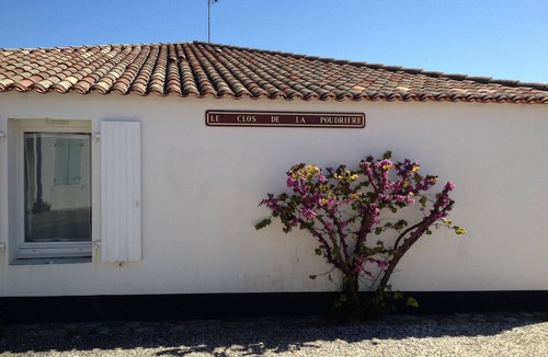 Saint-Martin-de-Re House | House, near beaches and harbor, 6 people, 2 bedrooms, fully renovated