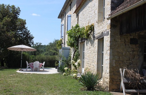 Saint-Aubin-de-Nabirat Villa | House with pool and garden.