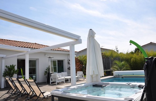 Bouliac House | House with jacuzzi and swimming pool just outside Bordeaux