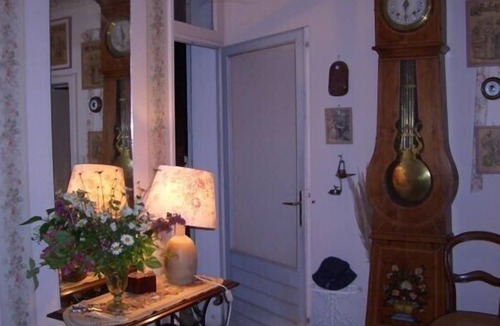 Souvigne House | House with pool in the heart of a village