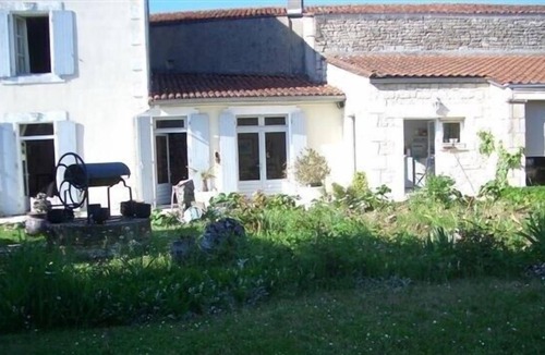 Souvigne House | House with pool in the heart of a village