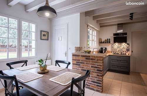 Bostens House | House with private pool for family vacations near golf courses and lakes