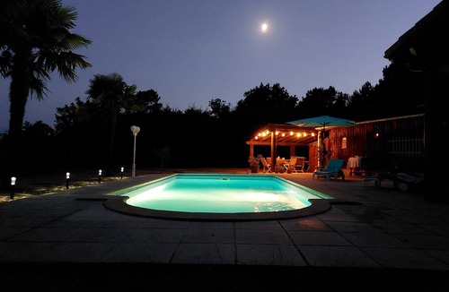 Bostens House | House with private pool for family vacations near golf courses and lakes