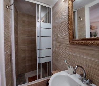 Hyeres City Centre Apartment | Hyères studio refait à neuf dans la cité médiévale
