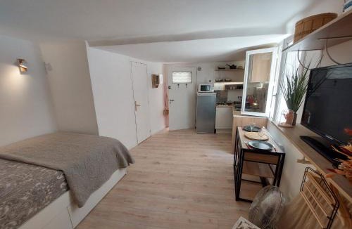 Hyeres City Centre Apartment | Hyères studio refait à neuf dans la cité médiévale