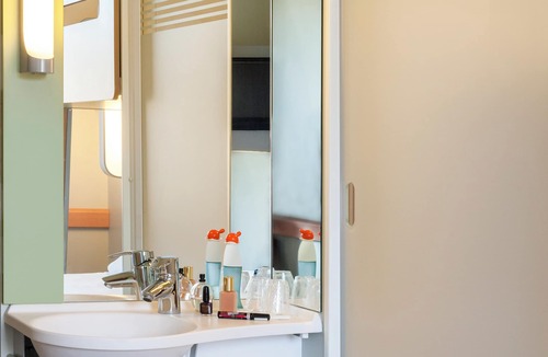 Bastide Hotel | ibis budget Bordeaux Centre Bastide
