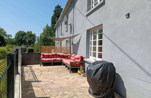 Vernoux-en-Gatine House | IDEAL LOCATION FOR A LARGE FAMILY OR SMALL GROUP, 8 PEOPLE, IN A QUIET HAMLET