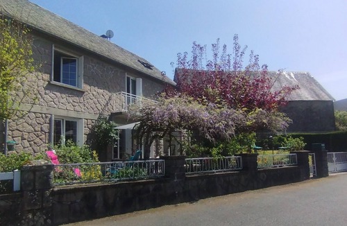 Saint-Yrieix-le-Dejalat House | Ideal vacation home for families and friends