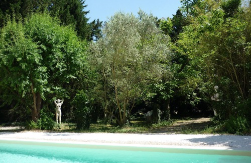 Noves Apartment | Ideally located and very peaceful - with a patio and garden