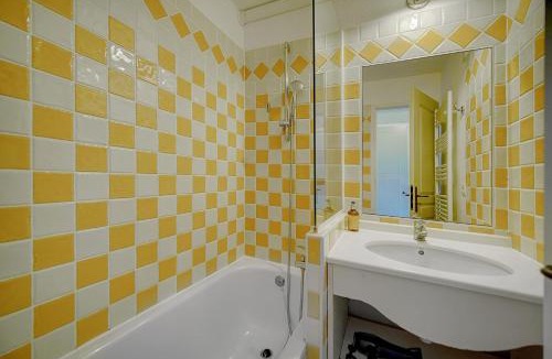 La Croix des Gardes Apartment | IMMOGROOM - 2 Rooms - Renovated - Pool - Air conditioning - Parking -