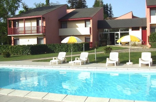 Salies-de-Bearn Apartment | In a family residence with pool