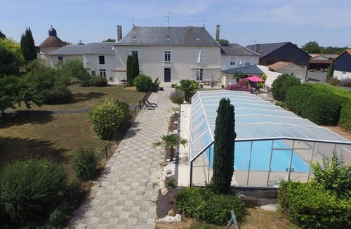 Chabournay Apartment | In large estate with swimming pool: 1 bedroom apartment for 4 people