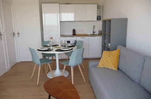 Royan Apartment | In Royan, Beautiful apartment 100 m from the beach and the city center with sea view