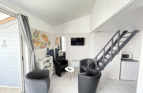 La Flotte House | In the heart of La Flotte - House 4 persons- private Patio - Private parking