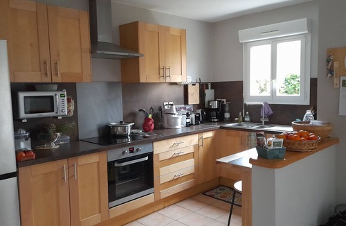 Etauliers Condo | In the heart of the Blayais region, quiet, spacious apartment 800 m from town center.