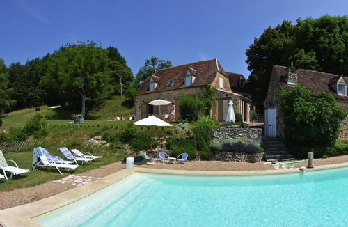 Thenon House | In the heart of the Périgord Noir, an old 18th century farm with complete independence