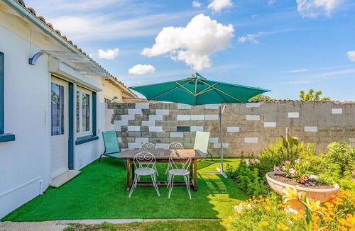 Marennes House | In this attractive vacation home you can look forward to a wonderful time near the sea.