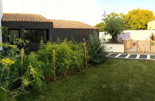 Dolus-d'Oleron Apartment | Independent studio with beautiful garden and POOL on the island of Oléron