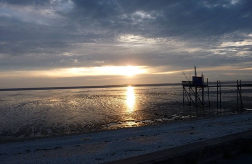 Esnandes Apartment | independent studio, coastal village 15 minutes from La Rochelle and Ile de Ré,