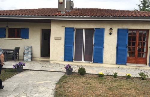 Saint-Romain Apartment | Inviting 2-Bed Apartment with pool in Saint-Romain
