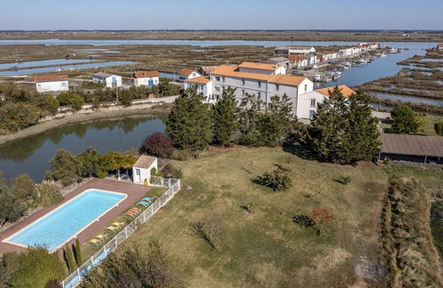 Chaillevette Apartment | IR4, Guest apartment 4 people in old mill, pool, near Royan