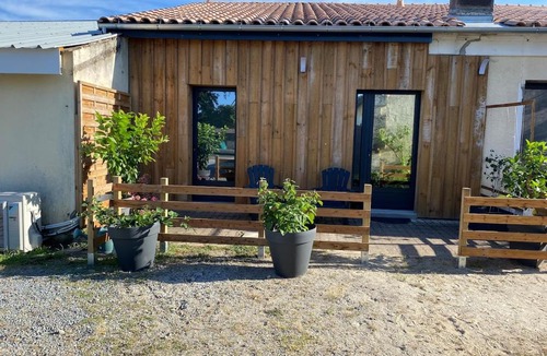Donnezac Apartment | Joli gîte dans une installation équestre