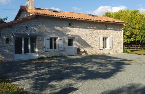 Pamproux House | Jolie Longère à la Campagne