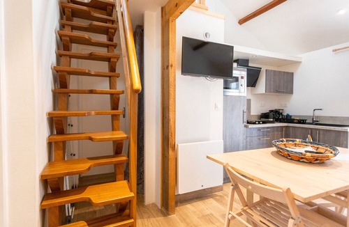 Monein Apartment | L'Azuré de Monein – Renovated Duplex with Breathtaking View, Private Pool, Garden, and Mezzanine