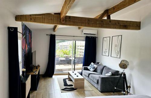 Saint-Jean-d'Illac Bed & Breakfast | L'Echappée