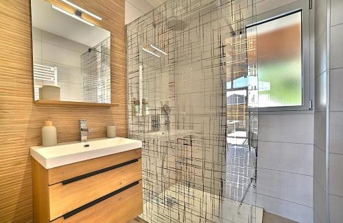 Mortagne-sur-Gironde House | L Etel - spa extérieur vue étoiles de la chambre et vélos électriques
