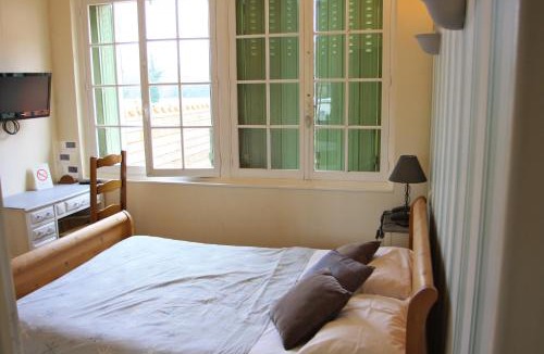 Aubeterre-sur-Dronne Hotel | L'Hôtel du Périgord