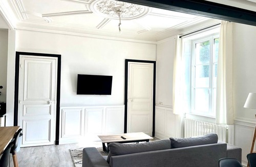 Les 3 Cites Apartment | L'Haussmaninen, appart en plein centre de Poitiers