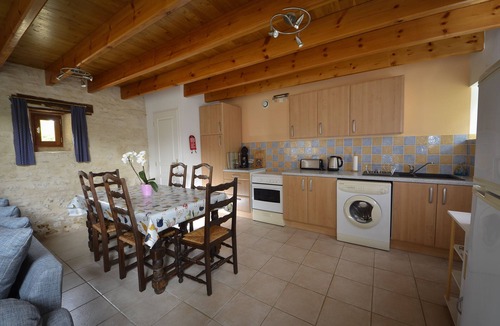 Sauze-Vaussais Cottage | L'Hirondelle: a pretty gite with pool and lovely gardens