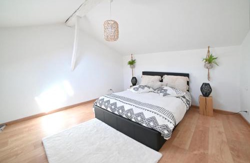 Chasseneuil-du-Poitou Apartment | L'Odysée - 5mn Futuroscope - Calme - Moderne