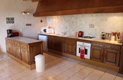Melleran House | La Ballerie farmhouse & gîte. Heated pool and games barn in walled garden.