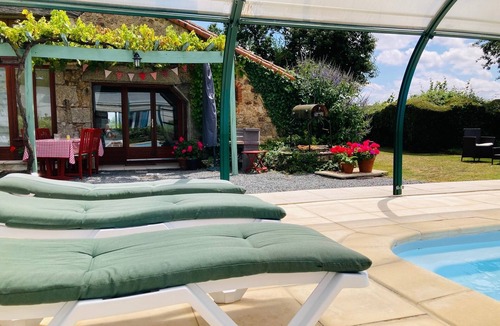 La Chapelle-Saint-Etienne House | La Blatière Farmhouse-pool, sauna&gym-games room.Rural setting close to it all.