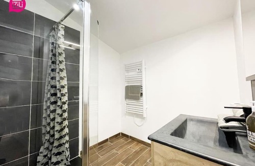 Centre Ville Apartment | La Brèche Niortaise by CozyLife - Centre Ville- Gare