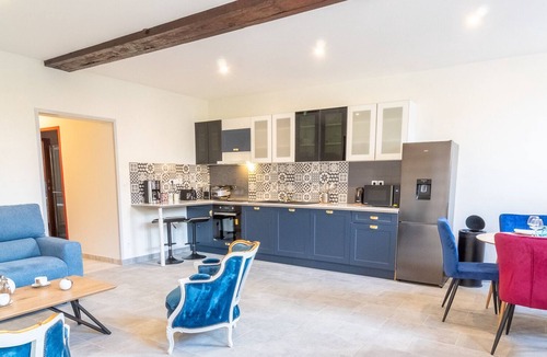 Jonzac Apartment | LA BUANDERIE - Large two-bedroom apartment, luxurious appointments!