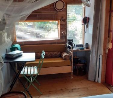 Couze-et-Saint-Front Bed & Breakfast | La cabane de l'oiseau