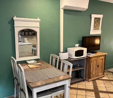Monflanquin Bed & Breakfast | La Cambra dé Monflanquin