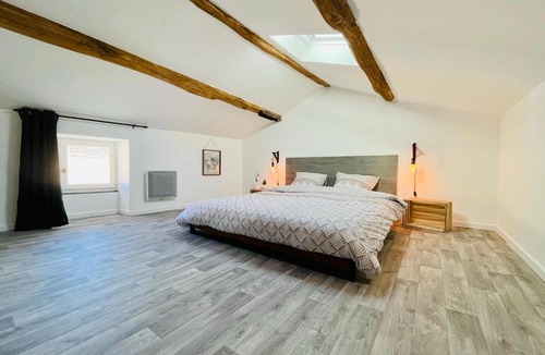 Lusignan House | La Carrée des Amis