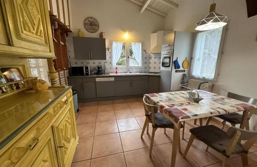 Mano House | La Chêneraie - MANO - Gîte