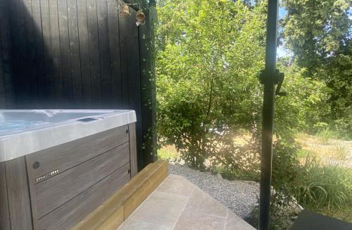 Seguret Bed & Breakfast | La chambre d'hôte de la fontaine de Jonquier Jacuzzi privatif