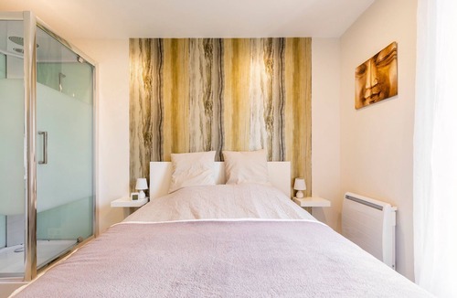 Bayonne Bed & Breakfast | La chambre des REVES - N°2/3- SPA PRIVATIF en option en JUILLET, inclus en AOUT