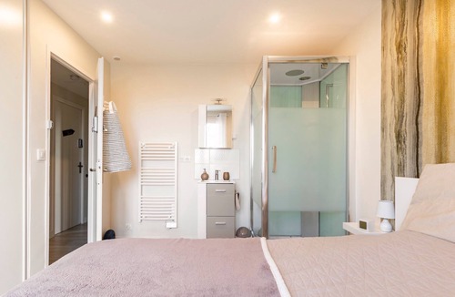 Bayonne Bed & Breakfast | La chambre des REVES - N°2/3- SPA PRIVATIF en option en JUILLET, inclus en AOUT