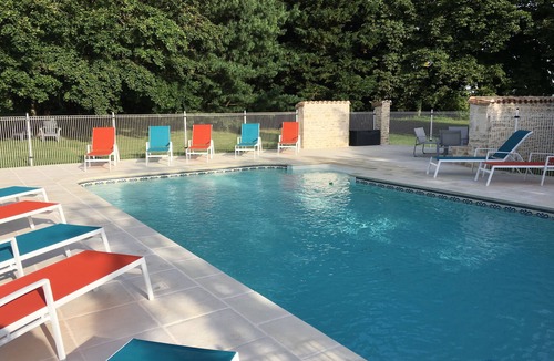 Sauze-Vaussais Cottage | La Chouette: pretty gite with pool and extensive gardens