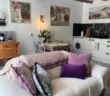 Saint-Romain House | La Colline de Tilleul - Les Tilleuls - 4 STAR RATED - stunning cottage with pool near Aubeterre in idyllic location